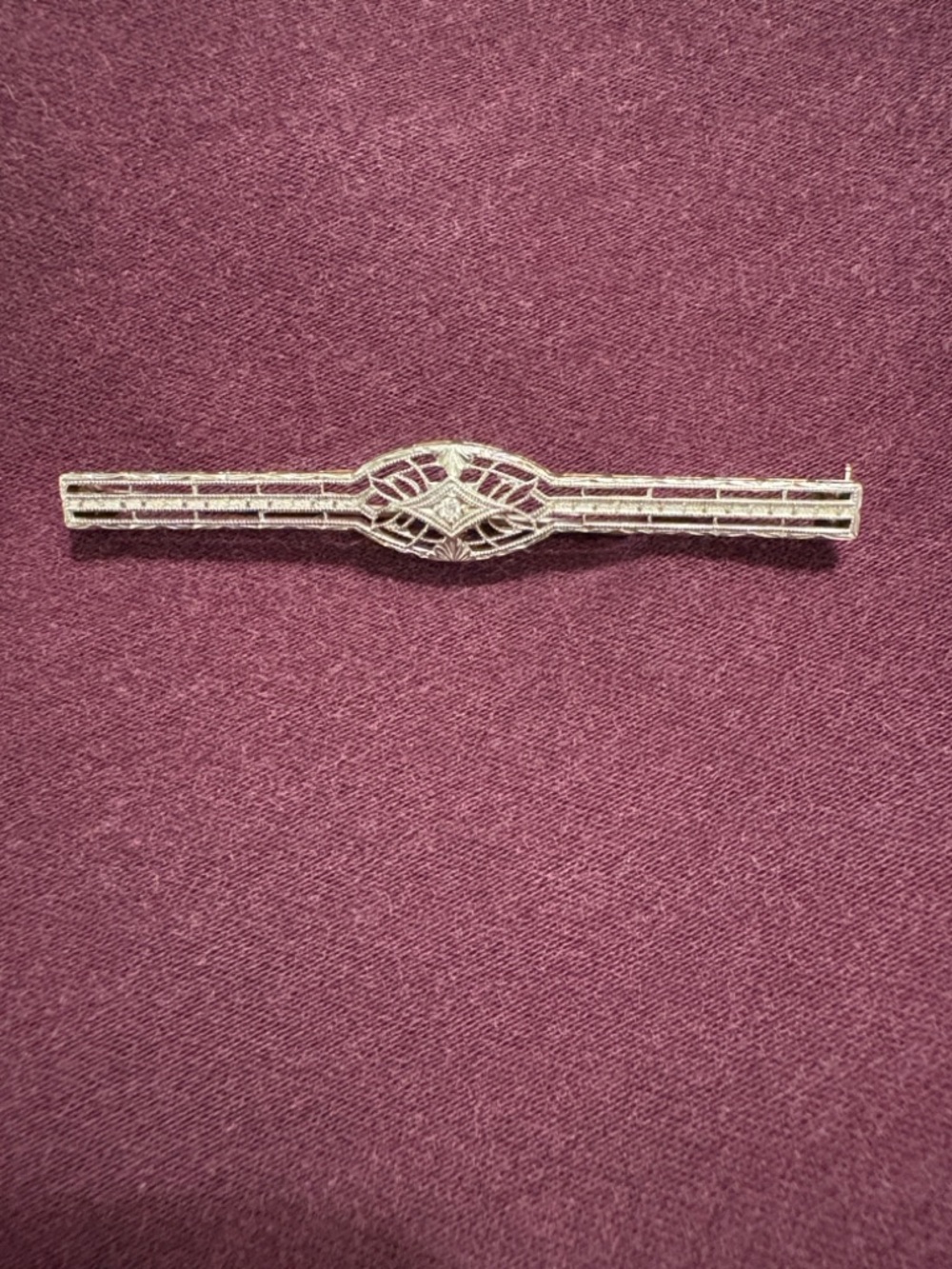14K white gold Art Deco Silver Filigree Bar Brooch with diamond in center